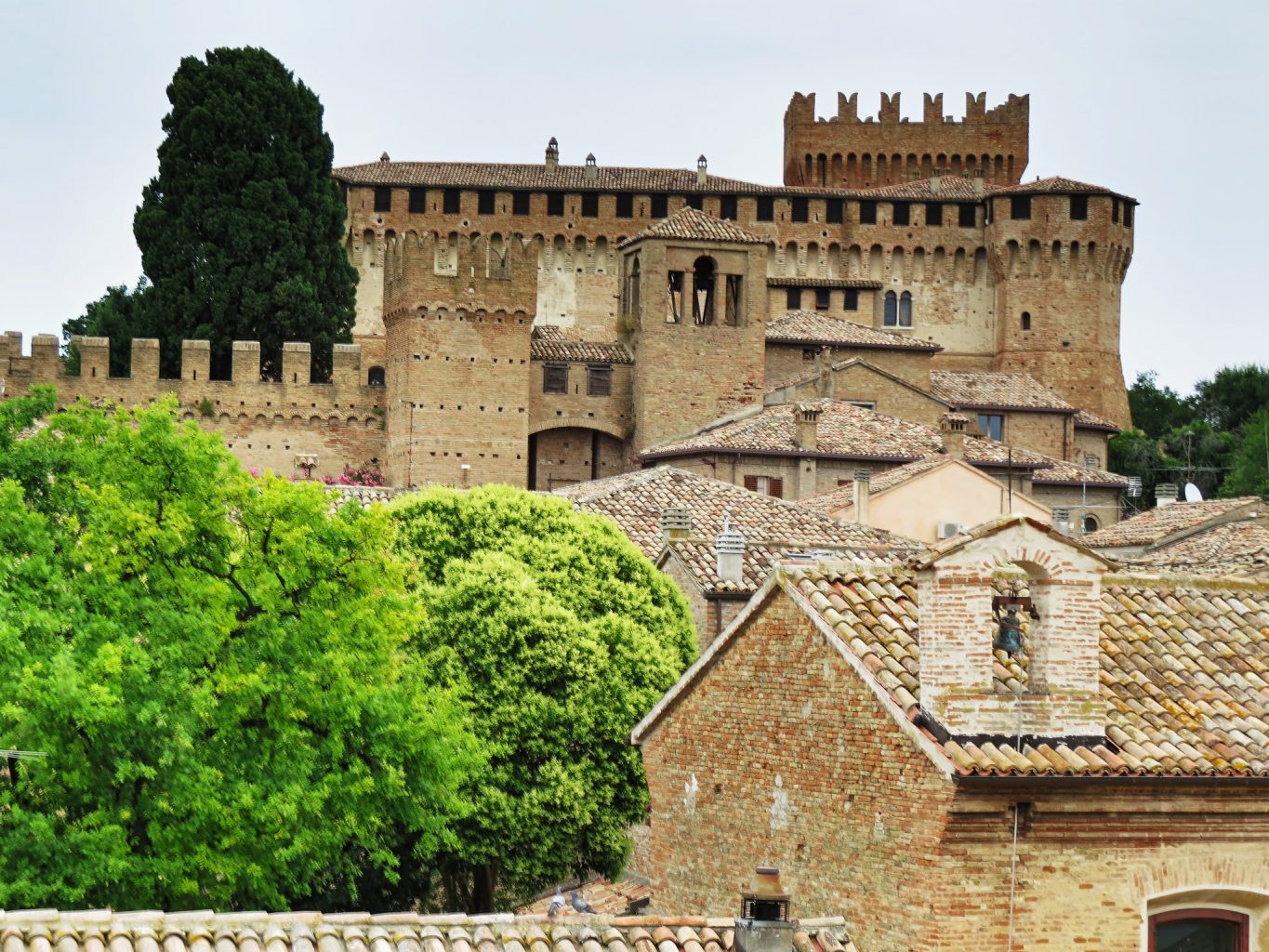 alt="Gradara Castle Le Marche Italy "