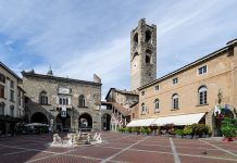 Piazza Vecchia, Bergamo, Lombardy, Italy