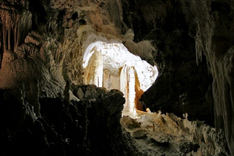 Why are the Frasassi Caves special? - ITALY 4 travellers